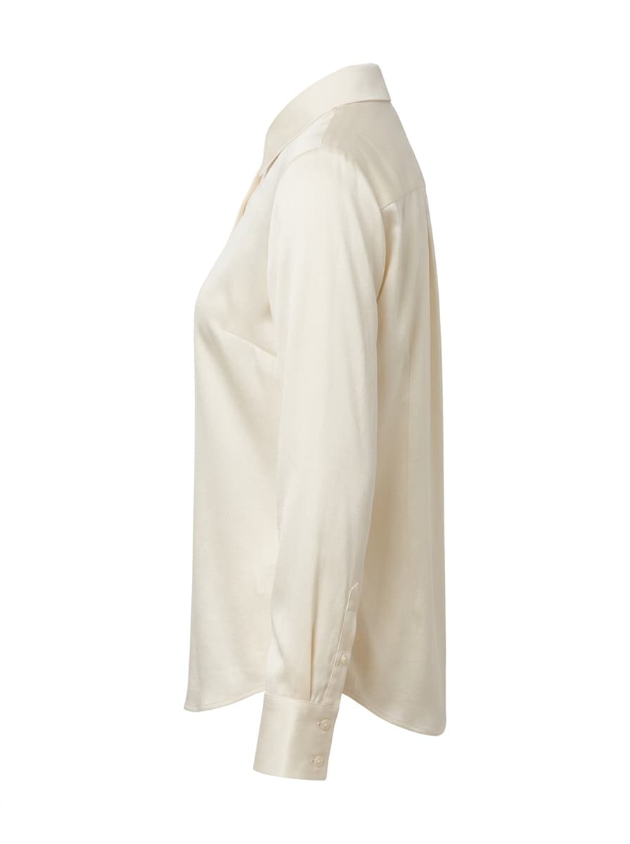 Blusa de satín crudo, detalle